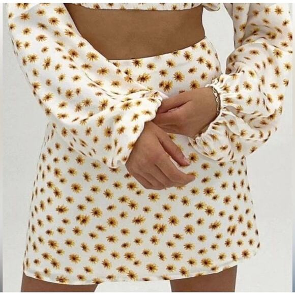 WeWoreWhat Mini Slip Skirt "Ditsy Daisies" Ditsy floral Fairycore Festival - Picture 1 of 9